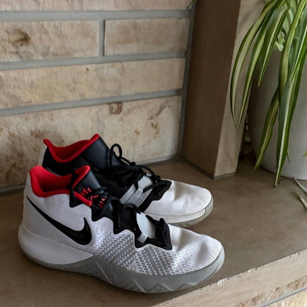 Nike Kyrie Flytrap 2 - image 6